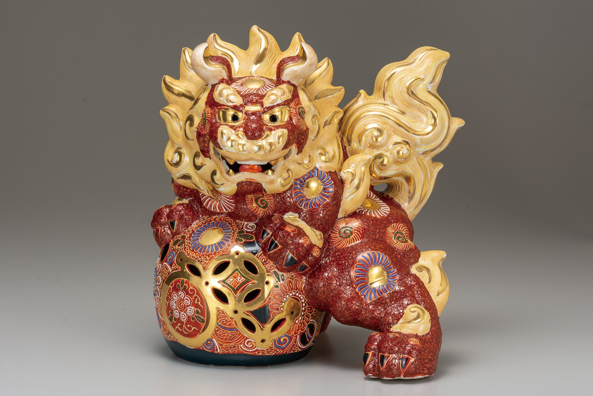 九谷焼 ：立体感と触覚で魅了する個性豊かな凸盛技法が職人不足で希少